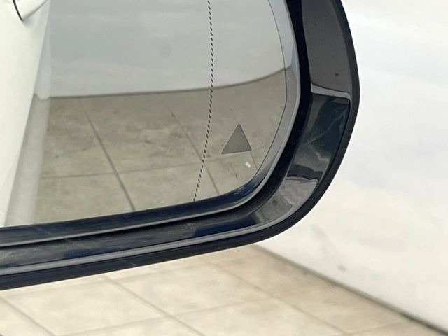 ���u���C���h�A�V�X�g�Z���T�[:���p����̎Ԃ����m���A�h���C�o�[���Ԑ��ύX���s���ۂɁA�x�����Ƌ��ɒ��ӂ𑣂��Ă������S�x���@�\�ł�!