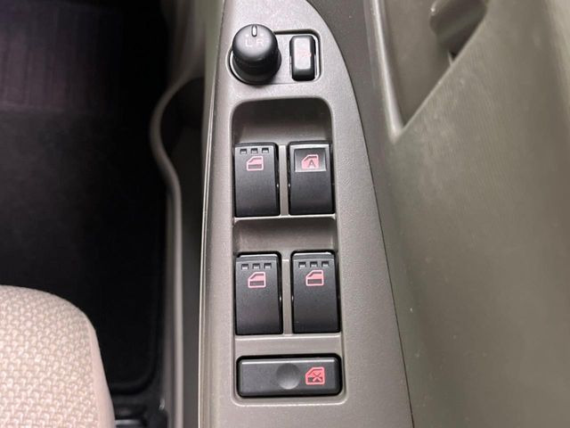 �y�d���i�[�~���[�z�T�C�h�~���[�͓d���i�[���ƂȂ��Ă���A�������ԏ�ł��L�Y�������X�N��}�����܂��B