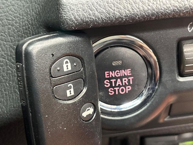 �y�A�N�Z�X�L�[&�v�b�V���X�^�[�g�z�J�o����|�P�b�g�ɓ��ꂽ�܂܂ł��h�A�̎{���E�������\�ȃX�}�[�g�L�[�𑕔��B�G���W���̃I���E�I�t�����J�M�����o���K�v�������A�{�^�����v�b�V�����邾����OK��