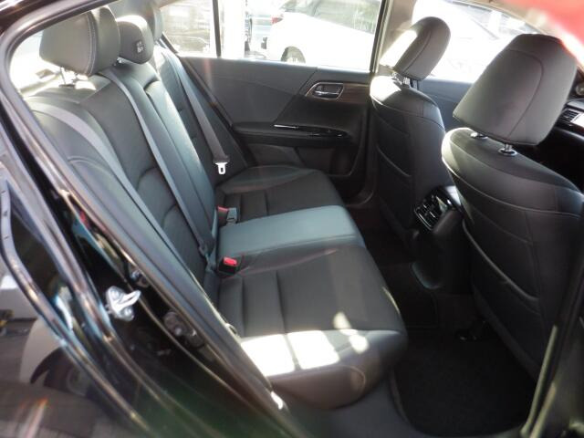 リヤシートも状態良好♪是非一度ご来店いただき、実際に座ってみてくださいね!