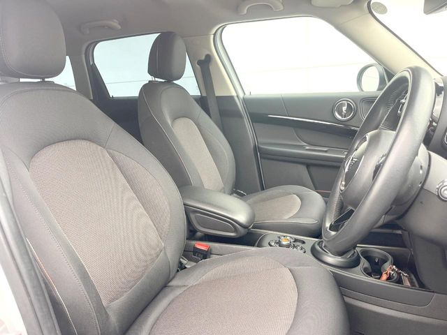 ●シートの使用感:破れ・へたりも少なく、ご覧の通りきれいな状態を維持しております。また、室内クリーニング・コーティングもご用命いただけます。