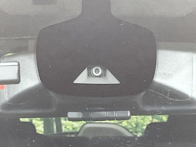 �y�C���e���W�F���g�G�}�[�W�F���V�[�u���[�L�z�t�����g�J�����őO���̎ԗ�����s�҂����m�B�Փ˂������Ȏ��͏Փ˔�Q�y���u���[�L���쓮�A�Փˉ�����T�|�[�g�B�����S�Ƀh���C�u�����y���݂��������܂��B