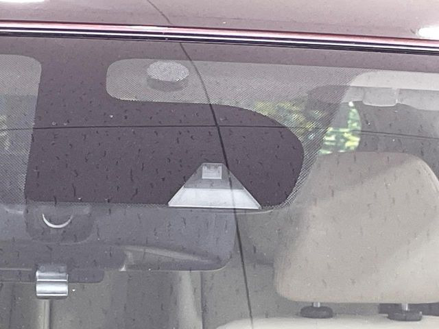 �y�G�}�[�W�F���V�[�u���[�L�z���s���ɑO���̎ԗ�����F�����A�Փ˂������Ȏ��͌x��ƃu���[�L�ŏՓˉ���Ɣ�Q�y�����A�V�X�g�B�����S�Ƀh���C�u�����y���݂��������܂��B