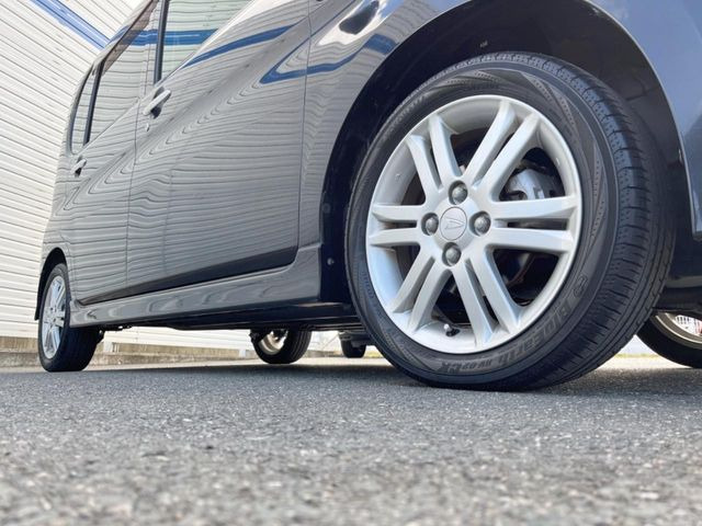 【純正15インチアルミホイール】外観にマッチした純正アルミホイールを装着しております。各種社外アルミホイールや、スタッドレスタイヤも取扱いしております。是非ご相談ください♪