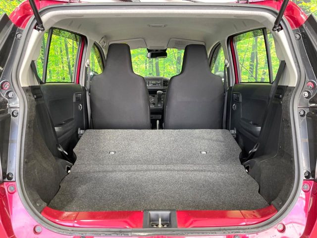 ���i�̂���������ʋ΁A���}���ɏ\���ȉ׎��X�y�[�X���m�ۂ��Ă���܂��B�Z�J���h�V�[�g��|���ƁA�傫�ȉו��̐ύڂ��\�ł���