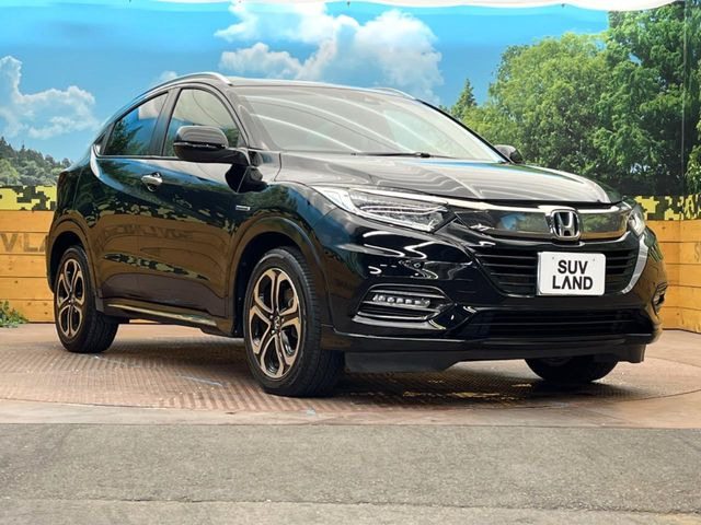 高透明度のガラス皮膜で撥水はもちろん、上質なツヤ・光沢を実現。紫外線や酸性雨から大切な愛車を保護し、色あせ・劣化を防止。「弾スプラッシュコート」、「弾プリミッサコート」からお選びいただけます。