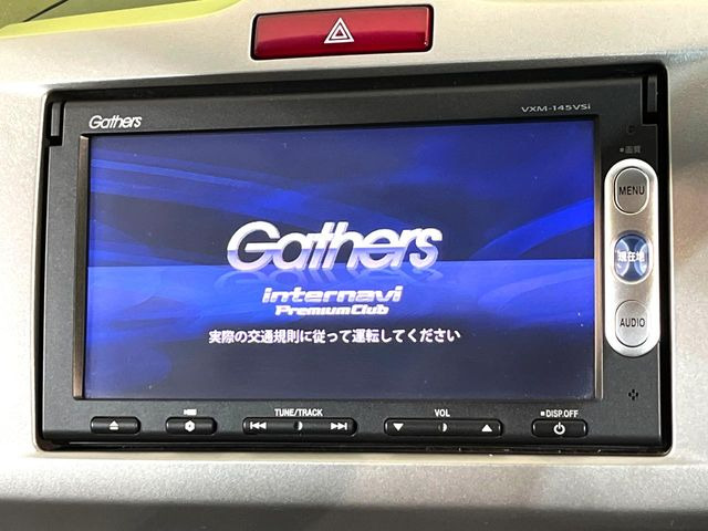 【純正ナビ】人気の純正ナビを装備しております。ナビの使いやすさはもちろん、オーディオ機能も充実!キャンプや旅行はもちろん、通勤や買い物など普段のドライブも楽しくなるはず♪