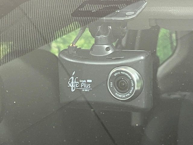 【ドライブレコーダー】安心・安全なカーライフに必須のドライブレコーダーを装備!走行中はもちろん、あおり運転や事故に遭遇した際の状況も映像で記録し、万一のリスクに備えます。