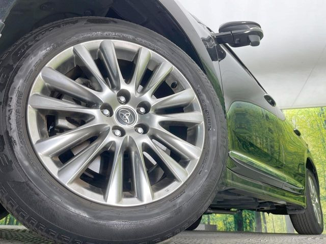 【純正18インチアルミホイール】外観にマッチした純正アルミホイールを装着しております。各種社外アルミホイールや、スタッドレスタイヤも取扱いしております。是非ご相談ください♪