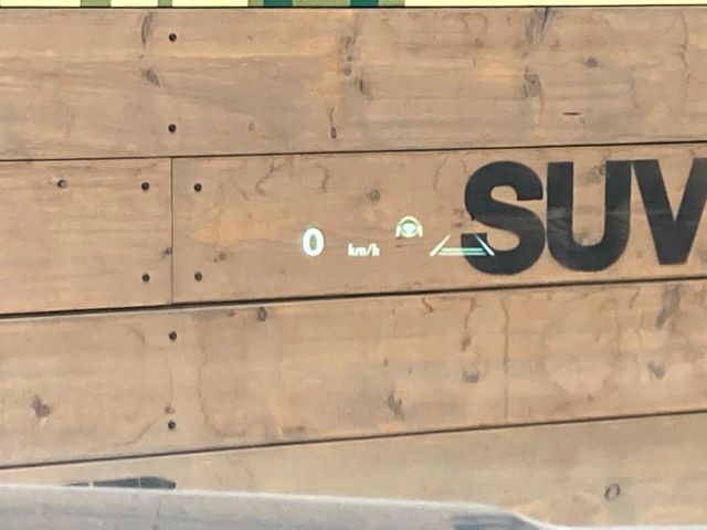 �y�w�b�h�A�b�v�f�B�X�v���C�z���݂̑��x�⑖�s�����f�W�^���\���ŉ^�]�ȑO���̃K���X�ɓ��e!�^�]���A�ڐ������炳���K�v�ȏ����m�F�ł���̂łƂ��Ă��֗��ň��S!