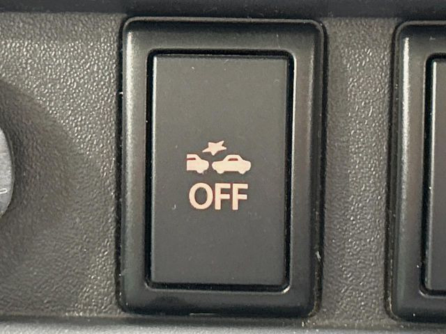 �y�G�}�[�W�F���V�[�u���[�L�z���s���ɑO���̎ԗ�����F�����A�Փ˂������Ȏ��͌x��ƃu���[�L�ŏՓˉ���Ɣ�Q�y�����A�V�X�g�B�����S�Ƀh���C�u�����y���݂��������܂��B