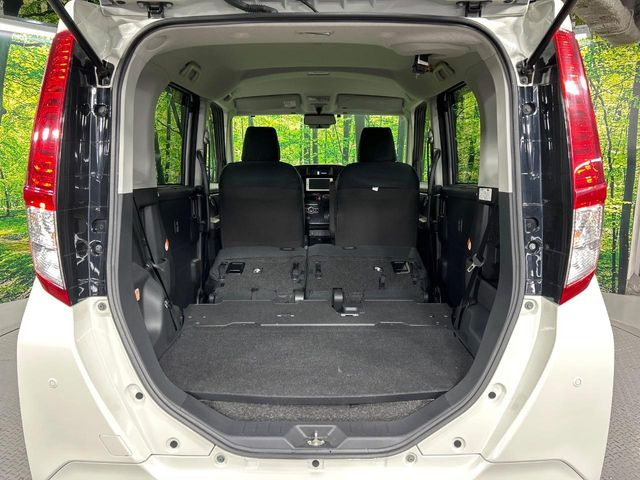 ���i�̂���������ʋ΁A���}���ɏ\���ȉ׎��X�y�[�X���m�ۂ��Ă���܂��B�Z�J���h�V�[�g��|���ƁA�傫�ȉו��̐ύڂ��\�ł���