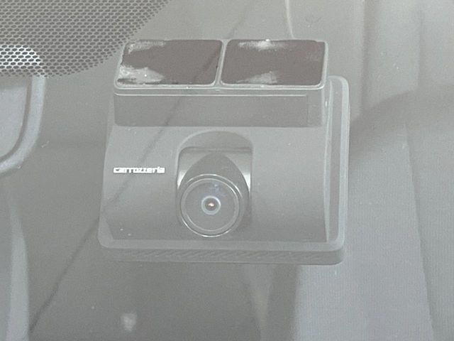 【ドライブレコーダー】安心・安全なカーライフに必須のドライブレコーダーを装備!走行中はもちろん、あおり運転や事故に遭遇した際の状況も映像で記録し、万一のリスクに備えます。