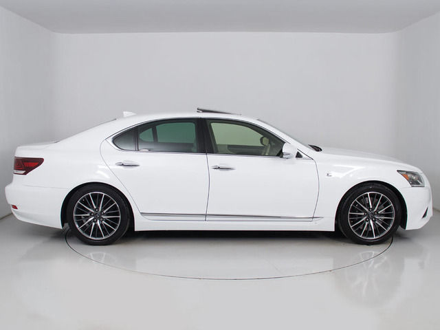 ★人気グレード【Fスポーツ】★専用19インチアルミホイール装着車です!!今付いているアルミホイールの交換OKです!