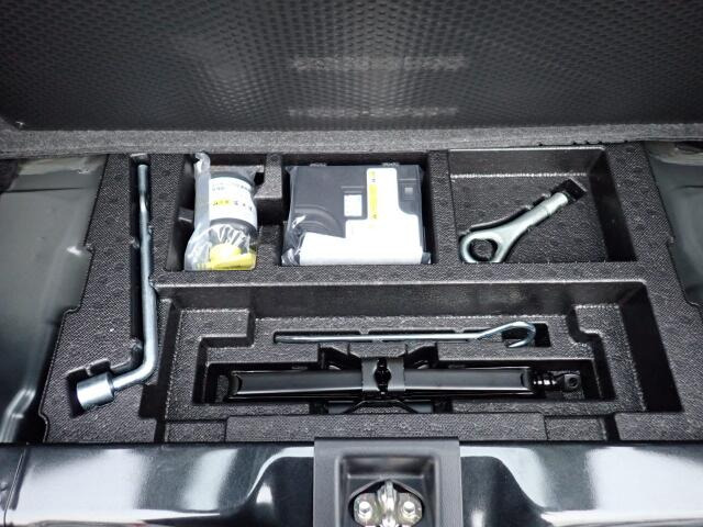 パンク修理キットが付いてます.