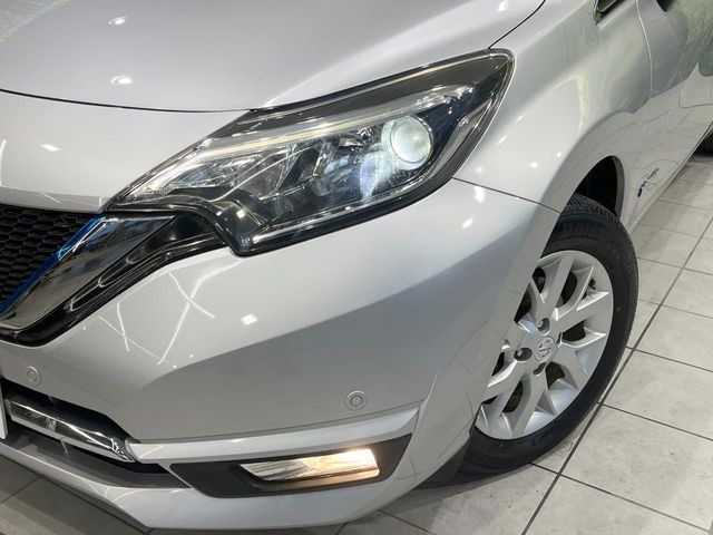 �yLED�w�b�h���C�g�z���V����ԑ��s�����ǍD�Ȏ��E���m�ۂ����S���ĉ^�]�ł��鍂�P�xLED�w�b�h���C�g�𑕔�!�_�����x�������A����d�͂��}�����Ă��܂��B