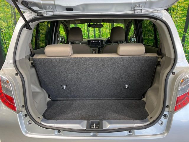 ���i�̂���������ʋ΁A���}���ɏ\���ȉ׎��X�y�[�X���m�ۂ��Ă���܂��B�Z�J���h�V�[�g��|���ƁA�傫�ȉו��̐ύڂ��\�ł���