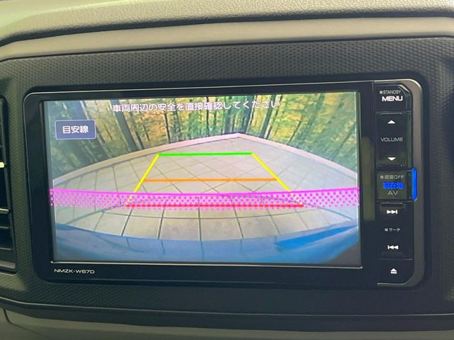 【バックカメラ】駐車時に後方がリアルタイム映像で確認できます。大型商業施設や立体駐車場での駐車時や、夜間のバック時に大活躍!運転スキルに関わらず、今や必須となった装備のひとつです!