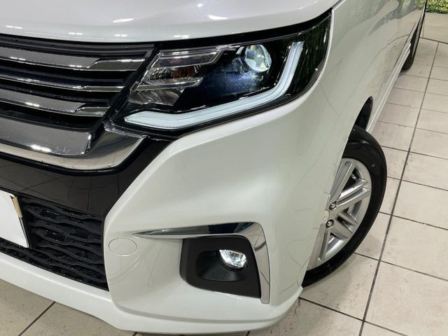 �yLED�w�b�h���C�g�z���V����ԑ��s�����ǍD�Ȏ��E���m�ۂ����S���ĉ^�]�ł��鍂�P�xLED�w�b�h���C�g�𑕔�!�_�����x�������A����d�͂��}�����Ă��܂��B