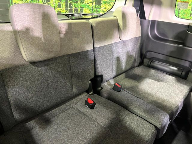 3列目シートはもちろん状態良好☆大人でもゆったりと座って頂けますので、大人数でのお出かけもラクラクです♪ご家族で、気の知れた仲間で、ドライブに行くのが楽しみですね♪
