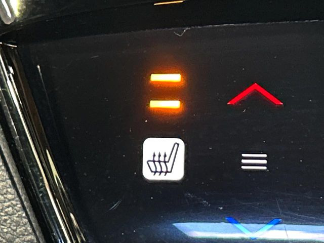 【シートヒーター】寒い日に重宝するシートヒーター!エアコンより早く温まってくれるので寒がりの人も安心ですね♪エアコンの温風は乾燥するから苦手、という方にもをおすすめです。