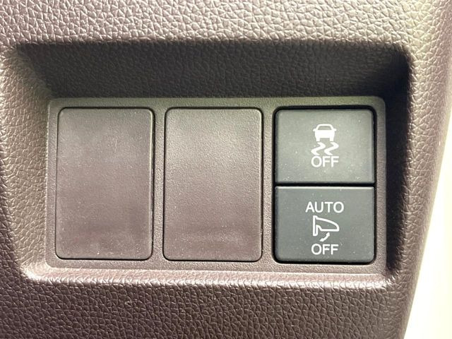 【電動格納ミラー】サイドミラーは電動格納式となっており、狭い駐車場でもキズがつくリスクを抑えられます。