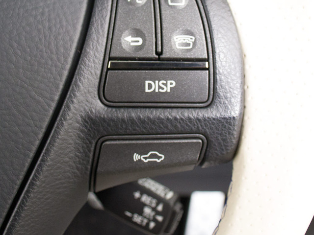 衝突回避支援型プリクラッシュセーフティシステム 前方に出現した障害物に対し警報を発し、ドライバーに警告。同時にブレーキアシストにより衝突回避と速度を軽減します。