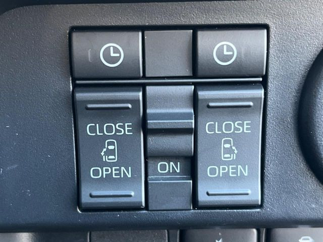 【両側パワースライドドア】スマートキーや運転席のスイッチで後席両側スライドドアの開閉が可能♪電動だから力を入れてドアを開ける必要が無く、小さなお子様でも簡単に開け閉めでき快適です♪