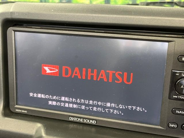 【純正ナビ】人気の純正ナビを装備。オーディオ機能も充実しており、Bluetooth接続すればお持ちのスマホやMP3プレイヤーの音楽を再生可能!毎日の運転がさらに楽しくなります!!