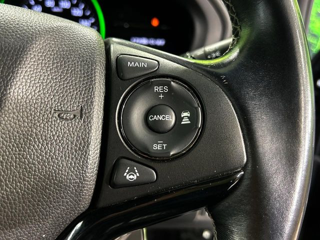 【アダプティブクルーズコントロール】高速道路での長距離走行が楽に!!自動で速度を保つクルーズコントロールが、衝突軽減システムと連携し、前方の車両を感知して車間を保つように速度調節してくれます!!