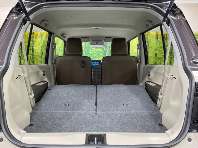 ���i�̂���������ʋ΁A���}���ɏ\���ȉ׎��X�y�[�X���m�ۂ��Ă���܂��B�Z�J���h�V�[�g��|���ƁA�傫�ȉו��̐ύڂ��\�ł���