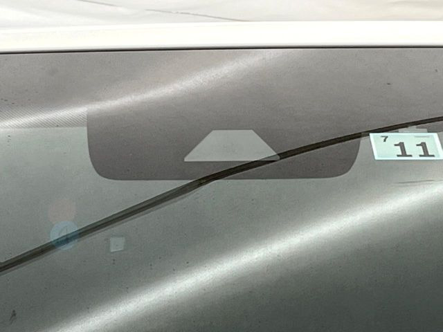 【トヨタセーフティセンス】走行中に前方の車両等を認識し、衝突しそうな時は警報とブレーキで衝突回避と被害軽減をアシスト。より安全にドライブをお楽しみいただけます。
