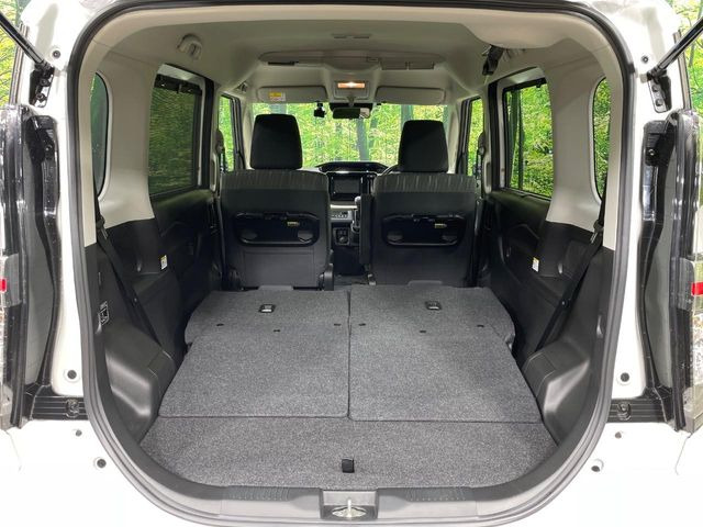 ���i�̂���������ʋ΁A���}���ɏ\���ȉ׎��X�y�[�X���m�ۂ��Ă���܂��B�Z�J���h�V�[�g��|���ƁA�傫�ȉו��̐ύڂ��\�ł���