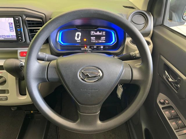 ステアリングも使用感が少なく、きれいな状態となっております♪