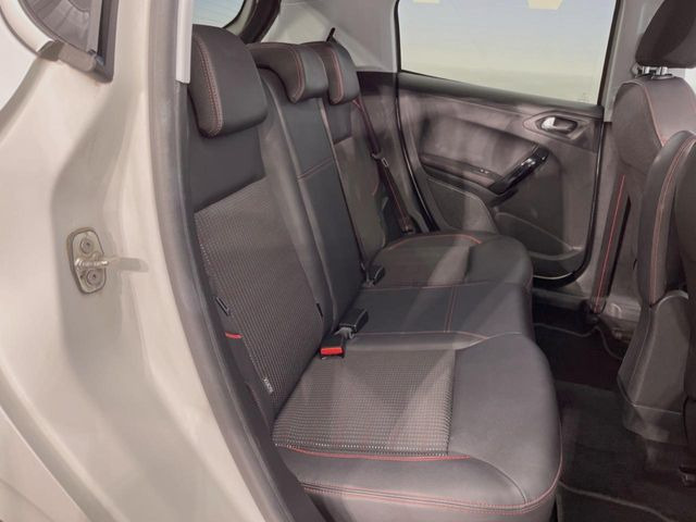 ●後部座席も気になるようなキズ・汚れやへたり等、大きなダメージはなく、良好な状態です。