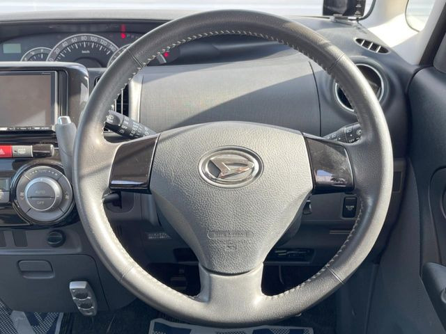 ステアリングも使用感が少なく、きれいな状態となっております♪