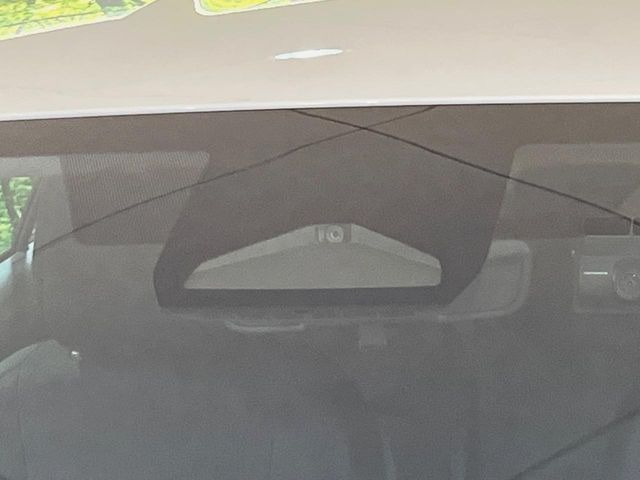 【トヨタセーフティセンス】走行中に前方の車両等を認識し、衝突しそうな時は警報とブレーキで衝突回避と被害軽減をアシスト。より安全にドライブをお楽しみいただけます。