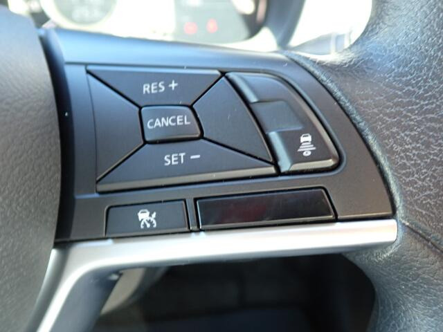 �y�N���[�Y�R���g���[���z�������H�ł̒��������s���y�Ɂ�A�N�Z���y�_���𓥂܂��Ɏԑ������ɕۂ��Ƃ��\�ł��B�O���̎ԗ������m���ĎԊԂ�ۂ悤�ɑ��x���߂��Ă���܂�!!