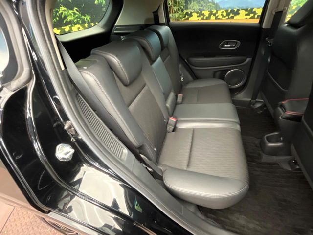 後部座席も気になるようなキズ・汚れやへたり等、大きなダメージはなく、良好な状態です。