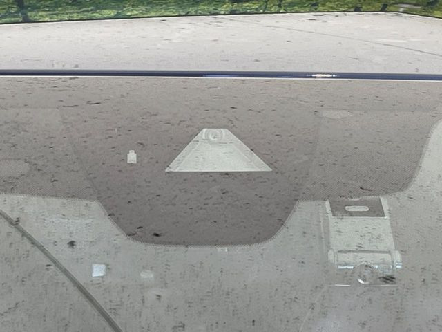 �y�X�}�[�g�u���[�L�T�|�[�g�z���s���ɑO���̎ԗ�����F�����A�Փ˂������Ȏ��͌x��ƃu���[�L�ŏՓˉ���Ɣ�Q�y�����A�V�X�g�B�����S�Ƀh���C�u�����y���݂��������܂��B