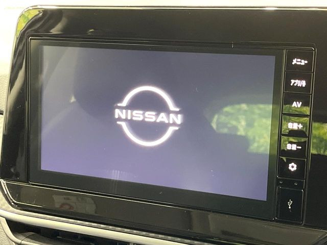 【9インチディスプレイオーディオ】お手持ちのスマートフォンとの連携で、ナビや音楽再生など各種アプリを使用可能。スマホに近い感覚でお使いいただけます♪