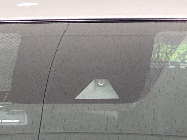 �y�C���e���W�F���g�G�}�[�W�F���V�[�u���[�L�z�t�����g�J�����őO���̎ԗ�����s�҂����m�B�Փ˂������Ȏ��͏Փ˔�Q�y���u���[�L���쓮�A�Փˉ�����T�|�[�g�B�����S�Ƀh���C�u�����y���݂��������܂��B