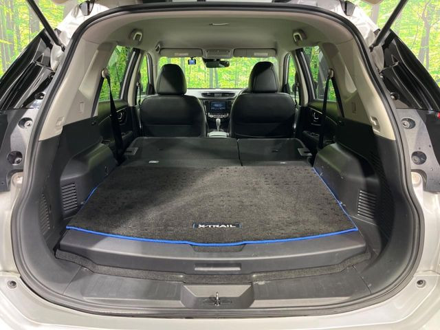 後席を格納すると、これだけの広さが!シーンに合わせたシートアレンジで、大きな荷物も積むことが出来ます♪