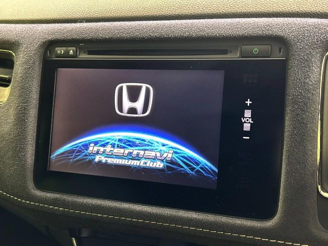 【純正ナビ】人気の純正ナビを装備しております。ナビの使いやすさはもちろん、オーディオ機能も充実!キャンプや旅行はもちろん、通勤や買い物など普段のドライブも楽しくなるはず♪