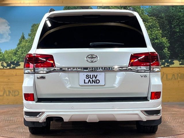 安心の最長10年・走行無制限保証(有償)をご用意。保証内容も充実はもちろん、無料点検&オイル交換や、年中無休の全国・24時間ロードサービスも付帯されておりますのでご安心下さい。