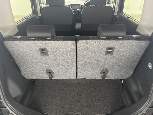 ���i�̂���������ʋ΁A���}���ɏ\���ȉ׎��X�y�[�X���m�ۂ��Ă���܂��B�Z�J���h�V�[�g��|���ƁA�傫�ȉו��̐ύڂ��\�ł���