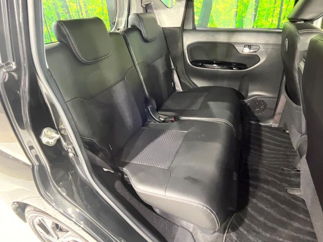 後部座席も気になるようなキズ・汚れやへたり等、大きなダメージはなく、良好な状態です。