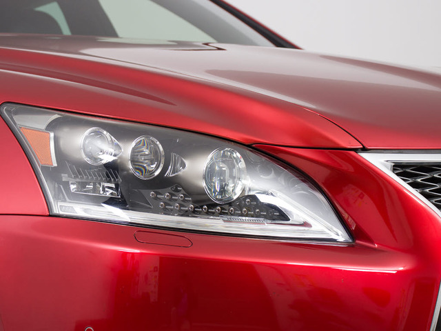 3眼LEDヘッドライト装着車両です!!夜間の視認性が大幅に向上する人気の安全装備です!!