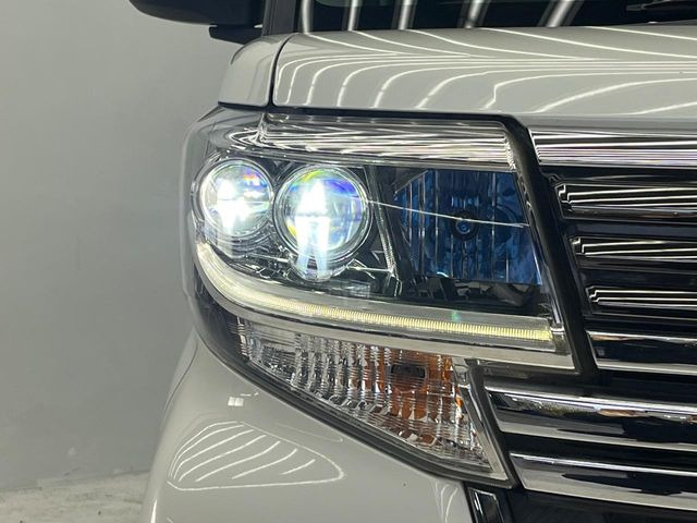 【LEDヘッドライト】悪天候や夜間走行時も良好な視界を確保し安心して運転できる高輝度LEDヘッドライトを装備!点灯速度が早く、消費電力も抑えられています。