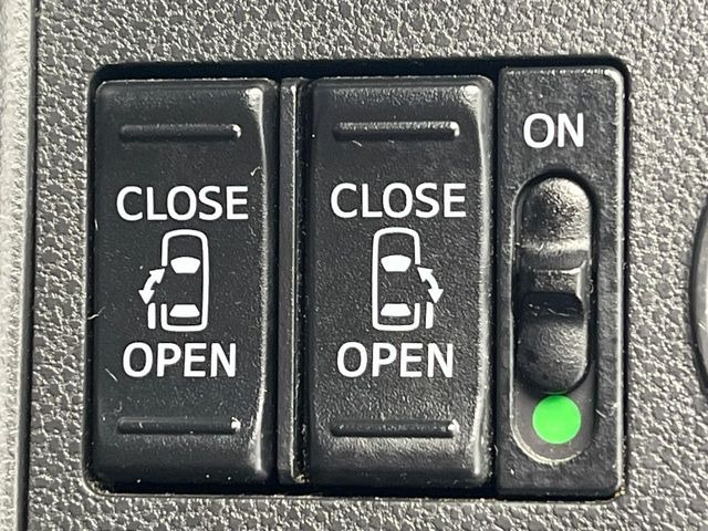 【両側パワースライドドア】スマートキーや運転席のスイッチで後席両側スライドドアの開閉が可能♪電動だから力を入れてドアを開ける必要が無く、小さなお子様でも簡単に開け閉めでき快適です♪